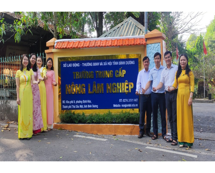 Trường Trung cấp Nông lâm nghiệp hưởng ứng tuần lễ áo dài năm 2023